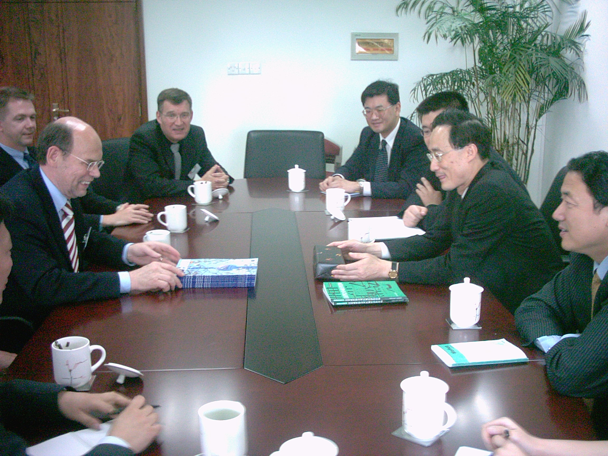 2004 Medienspiegel ASIA MEDIA SERVICE